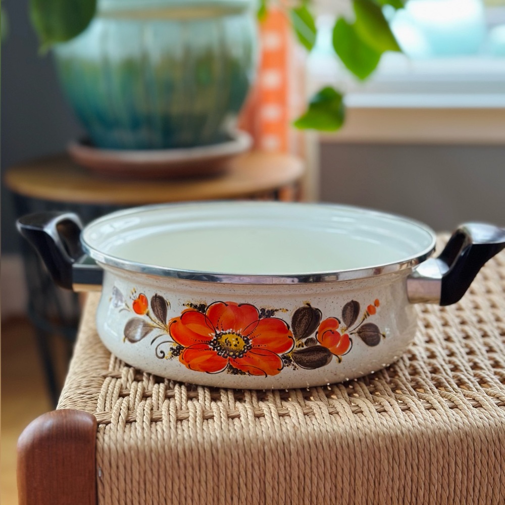 Vintage Sanko Orange Poppy pan